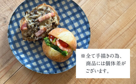 【有田焼】チェックブルー21cmプレート2点セット 喜鶴製陶所 24to3 / 佐賀県 / 株式会社西富陶磁器 [41APCJ012]