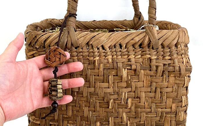 チャームもセットです。