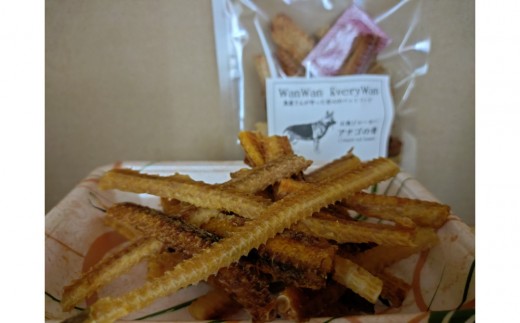 魚屋さんが新鮮なお魚で作った犬のおやつ(カミカミセット)・エイジャーキー：1袋 (50g) ・アナゴの骨ジャーキー：1袋 (50g) ・お魚の皮（スズキ・タラ）：1袋 (30g)【鳥取県境港市】