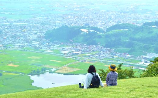 山の中腹から南陽市と周辺自治体を見渡せます。