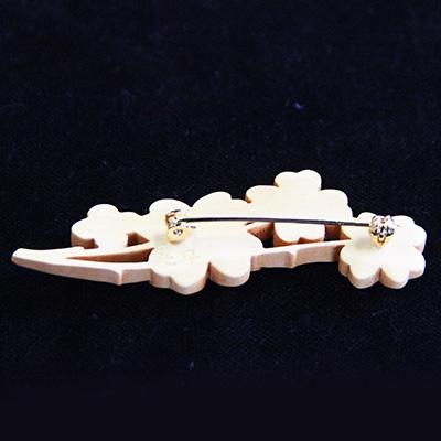ふるさと納税 日出町 つげ細工 ブローチ(四つ葉のクローバー)　約7cm |  | 01