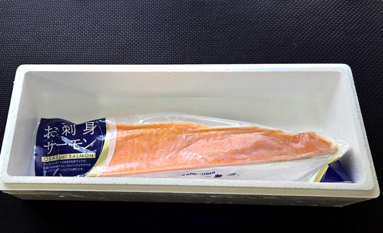 エゾバフンウニ塩水パック150g×1P、お刺身サーモン300g～500g(1～3本)[11月下旬以降発送] E-40032