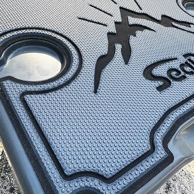 ふるさと納税 いなべ市 オリジナルマット(SeaDek)付ハードクーラーボックス　(サイズ:25L)　カラー:ダークグレイ |  | 03