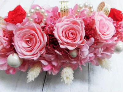 横長華やかアレンジ (ピンク)｜プリザーブドアレンジ｜ドライフラワー インテリア バラ 薔薇 カスミソウ かすみそう アジサイ あじさい 紫陽花 フラワーギフト 花 結婚式 パーティー ブライダル プ