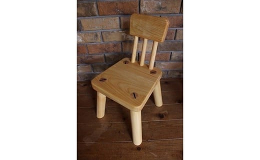 
                  木製 子ども椅子 1脚 ハンドメイド スツール 椅子 いす インテリア 伝統工法 土佐ひのき 檜 ひのき 自然塗料 経年変化 雑貨 手作り てづくり チェア 木製チェアー 家具 ギフト プレゼント 贈答用 お祝い 子ども 子供 シンプル ナチュラル カントリー 高知 黒潮町  [0474]
                