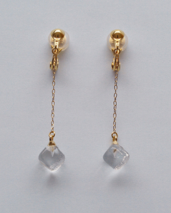 HARIO イヤリング メルティーキューブ［HAA-MC-003E］｜耐熱 ガラス アクセサリー ハリオ ランプワークファクトリー 職人 繊細 フォーマル カジュアル きれいめ おしゃれ 20代 30