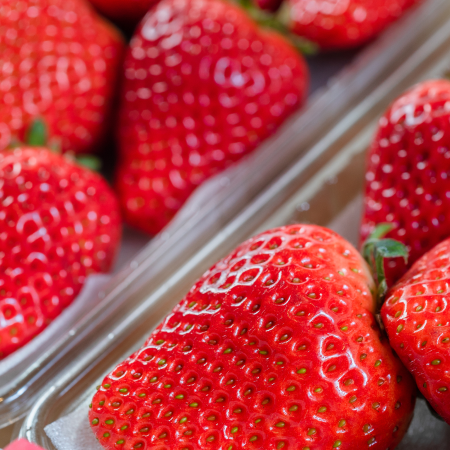 ＜岩田屋本店・南国フルーツ＞佐賀のいちご・いちごさん4パック