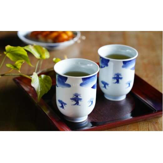しん窯 青花 染付富士山反り組湯呑 有田焼 和食器 食器 うつわ 器 カップ コップ 2個セット 夫婦湯呑 お湯呑 ゆのみ カップ フリーカップ ギフト 贈答 手描き カップ2個 縁起物 松 富士山 
