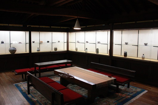 中里太郎右衛門陶房の陳列館