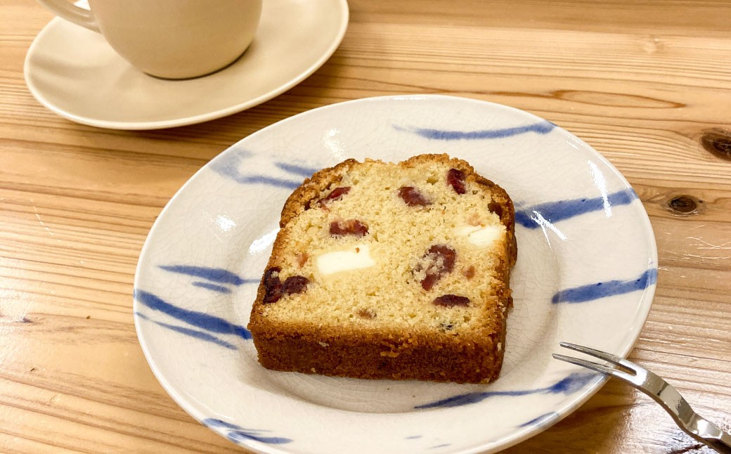しっとり食感のパウンドケーキ 【クランベリーとホワイトチョコ】 1本 ／ ベリー チョコ ケーキ 洋菓子 お菓子 菓子 スイーツ デザート 長崎県 長崎市