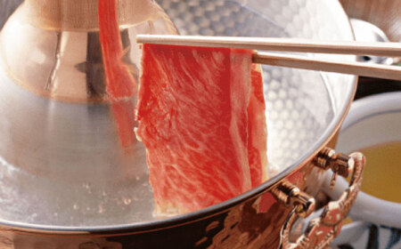 A5ランク 佐賀牛 すき焼き・しゃぶしゃぶ用 モモ 計600g（200g×3パック） / 佐賀県 / 株式会社ナチュラルフーズ [41AFAB011]