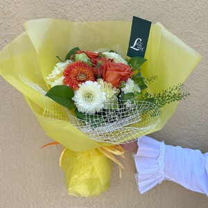 6か月 お届け お楽しみ！ 季節 の 花束 「Medium」 | ブーケ タイプ 高さ約40cm 幅約23cm お花 flower フラワー ふらわー 花 はな リトルシード インテリア 植物 定期便