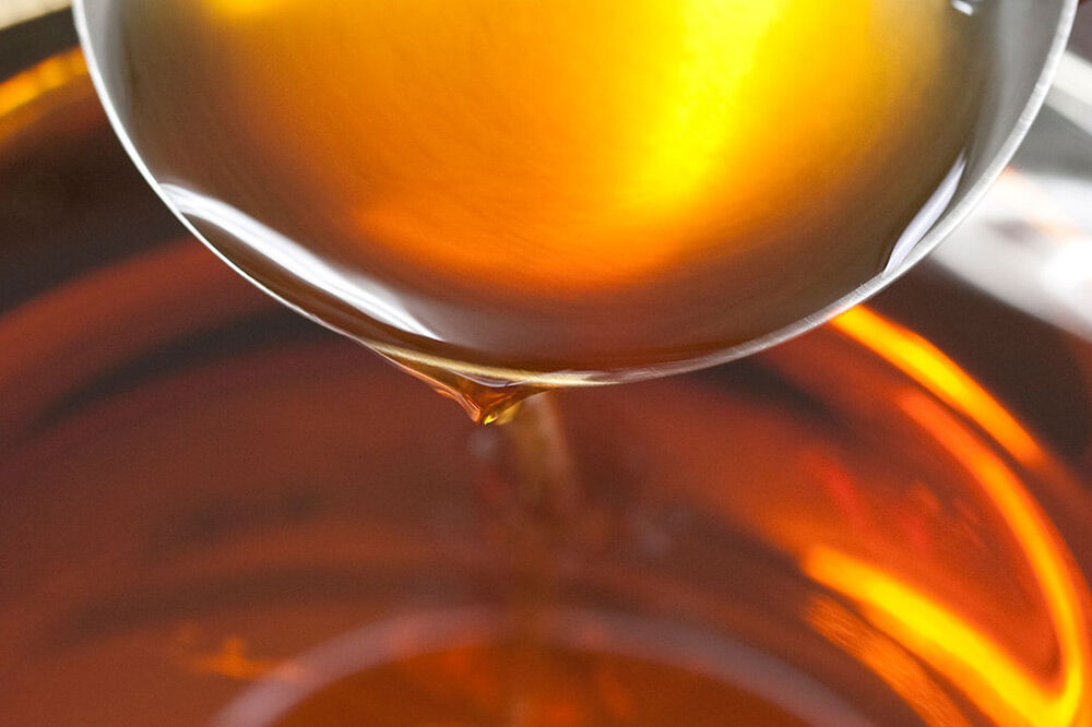 秋田しょっつる イワシ・アジ 130g×1本【簡易包装での発送】 [調味料 塩魚汁 魚醤 日本三大魚醤 ナンプラー かくし味 味付け 料理 国産 秋田]