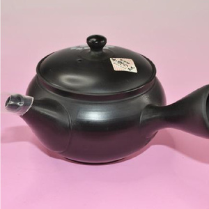常滑焼急須　黒泥　白桜 陶器 やきもの 焼き物 手作り 伝統工芸品 工芸品 茶器 茶道具 急須 常滑焼 日本六古窯 キッチン用品 日用品 食器 雑貨 ティーポット 日本茶 緑茶 日本製 愛知県 常滑市