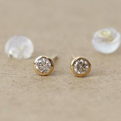 ふるさと納税 山梨市 K18ダイヤモンドピアスG4903