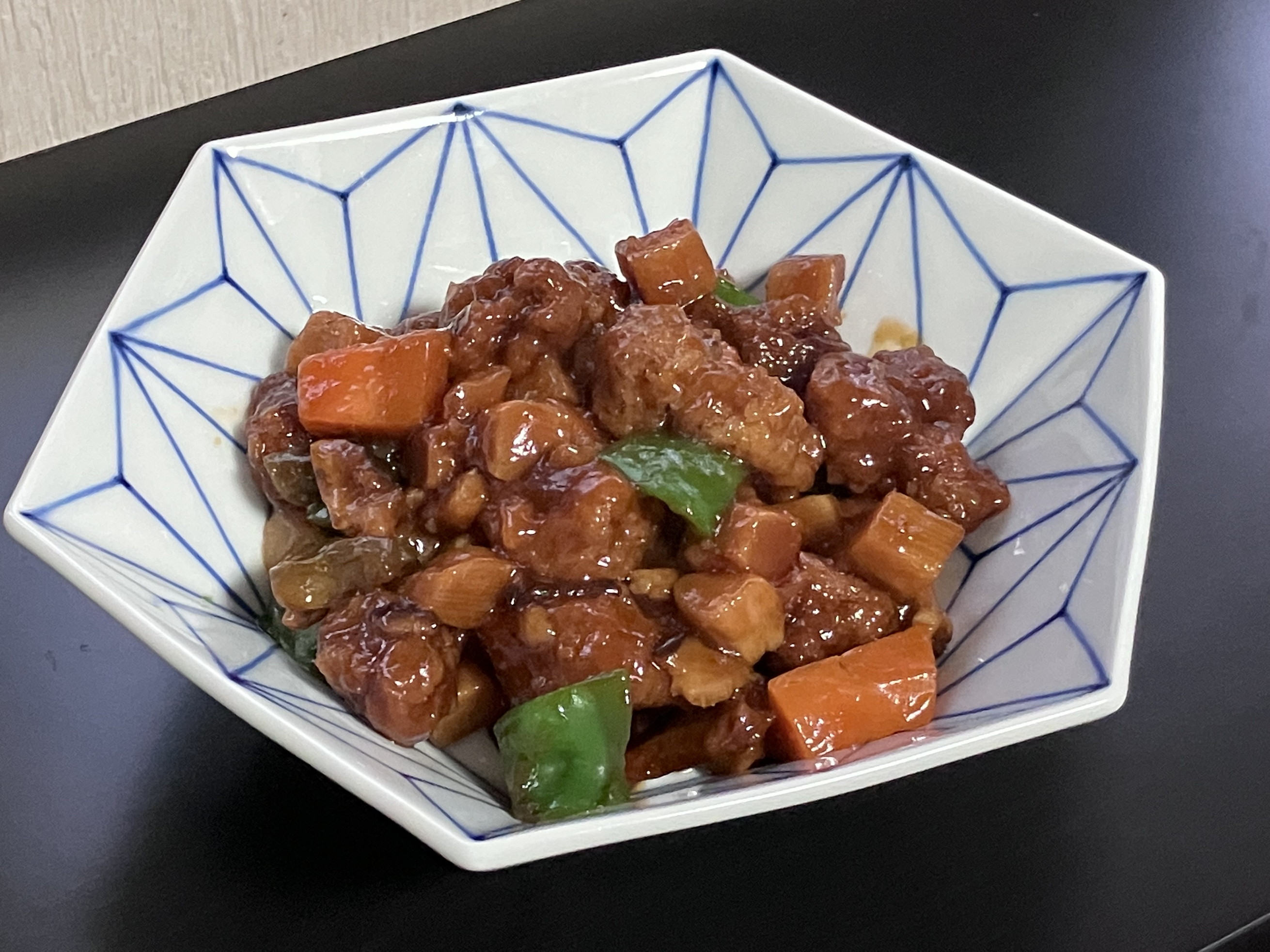 伊万里焼 麻の葉亀甲中鉢 165-H565