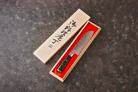 【濃州正宗作　ダマスカス三徳包丁（シェフタイプ）】　70年以上の歴史ある工場がつくる本格派のダマスカス包丁 H30-37