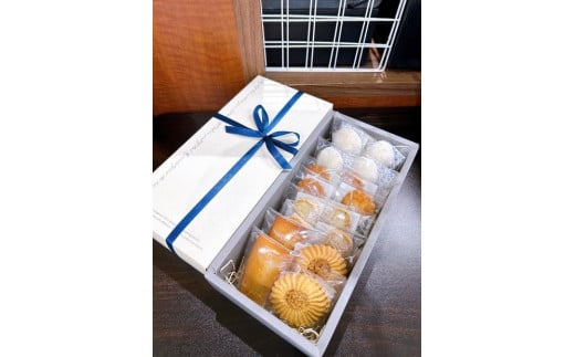 
                  焼き菓子詰め合わせ16点入り【焼き菓子 お菓子 おかし クッキー くるみ クルミ バター 紅茶 アーモンド キャラメル 鹿児島 種子島】
                