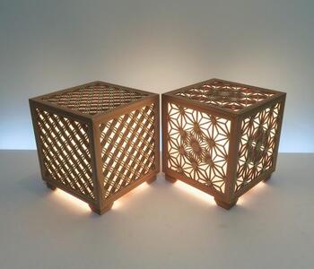 レーザー行灯「趣」キューブ　八重桜と麻の葉組子模様（和紙貼り）