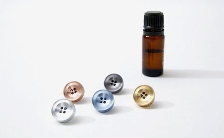 ～香りを纏う～  ALMA Aroma Pins 雑貨 ファッション アクセサリー ピンバッチ アロマオイル 持ち運び おしゃれ ジャケット お守り ボタン  mat brown