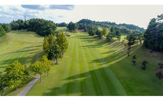 近江牛 450g付き 平日 3名様 ゴルフ セルフプレー券 食事付き ゴルフ場 プレー券 チケット 運動 スポーツ 和牛 日本三大和牛 ブランド牛 牛肉 肉 肩ロース すき焼き 450g 彦根カントリー倶楽部 滋賀 彦根