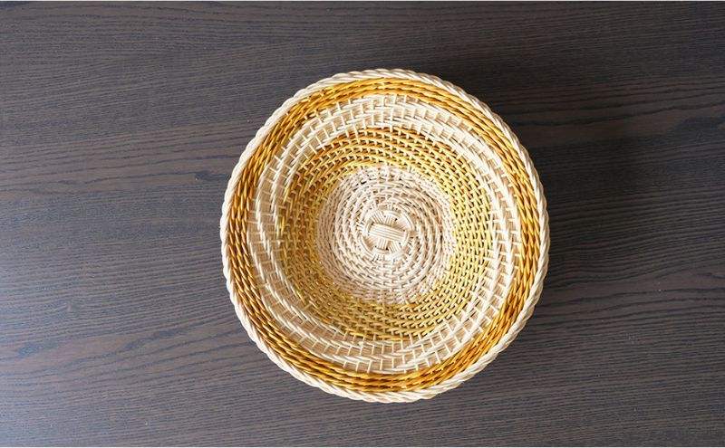 籐かご　らせんの浅皿（大）[カラーラタン彩都]