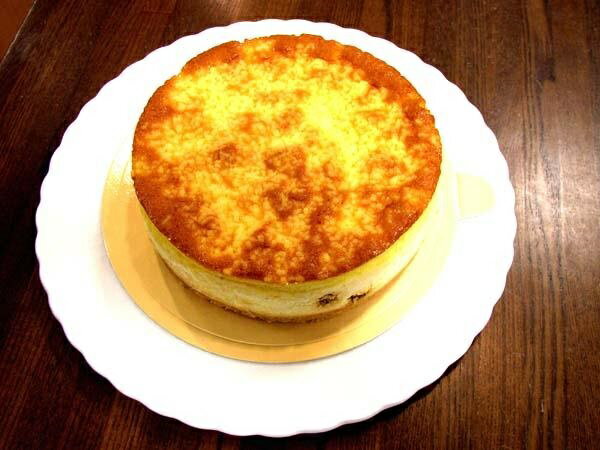 【ふるさと納税】焼きチーズケーキ アイアシェッケ5号 お菓子 アーモンドスライス レーズン入り スイーツ 　お届け：発注後1か月程度※12月上旬〜1月上旬はお届け不可となります。1月中旬より順次配送となります。 HNNCF001