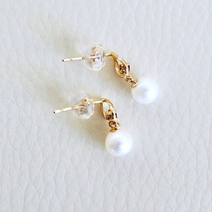 K10YG(10金) イエローゴールド パール & ロードライトガーネット 揺れる シンプル スタッド ピアス  保証書付 SR-2031 242-062-c