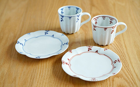 有田焼 デザート皿 & カヌレマグカップ ペアカフェセット【皓洋窯】食器 うつわ 器 皿 取皿 デザート皿 プレート マグ カップ ペア 食器セット カフェタイム 手描き かわいい ギフト 贈り物 食