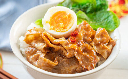 【きめが細かくやわらかーい！】 佐賀県産 若楠三元豚 切り落とし 計1kg（250g×4パック） / 国産豚 食べ比べ 三元豚 簡単調理 / 佐賀県/株式会社ナチュラルフーズ[41AFAB002]