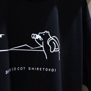 「知床トコさん」×久米繊維　コットンTシャツ　双眼鏡柄/黒　XLサイズ　半袖【配送不可地域：離島・沖縄県】【1634956】