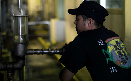 【久米島の久米仙】「ブラウン 720ml」「IMUGE. 720ml」 泡盛 蒸留酒 焼酎 アルコール 酒 酵母 発酵 米 黒麹 米麹 熟成 古酒 芋 さとうきび 黒糖 天然水 琉球 沖縄 久米島 セ