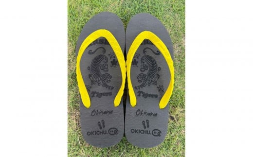 【28cm】プロ野球コラボ島ぞうり(阪神タイガース) | 沖縄 プロ野球 阪神 阪神タイガース タイガース 島ぞうり 旅行 美浜 トラベル キャンプ 人気 おすすめ 北谷 ちゃたん おすすめ