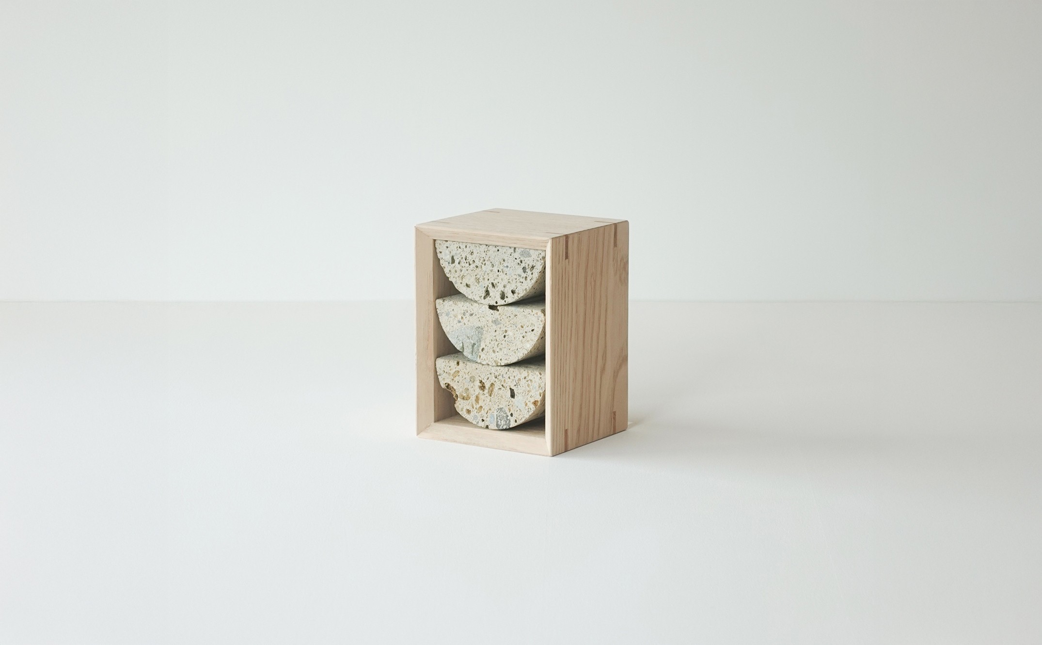 
            【カラー選択可能 ナチュラル/ブラック】センダイフォルム ブックエンド03【雑貨 日用品 文房具 ブックエンド インテリア デザイン 収納 オフィス 家庭 書斎 整理 整頓 モダン シンプル コンパクト 人気 便利 プレゼント ギフト 机上 知的 文房具 用品ステーショナリー】
          