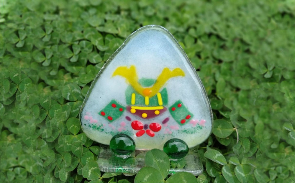 
            【チョイス限定】緑の兜とガラス台セット(三角シリーズ)【端午の節句 こどもの日 兜 かぶと ギフト プレゼント かわいい スペース ガラス雑貨 置物 手作り 限定品】 K003069
          