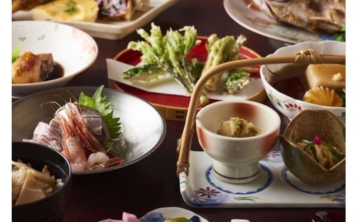 湯田川温泉　つかさや旅館　ペア宿泊券（1泊2食付）【詣でる つかる 頂きます】（山形県鶴岡市）庄内の食と日本酒が楽しめる宿 | 和室 畳 日本酒飲み比べ 海の幸 山の幸 山形 庄内 東北 観光 旅行