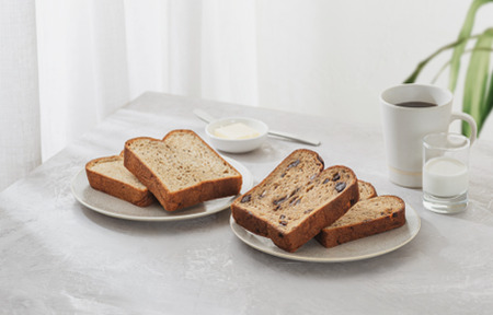 〈2ヵ月定期便〉BASE BREAD ミニ食パン・レーズン　12袋【11100-1295】