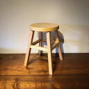 【ふるさと納税】四方転びのスツール（紅松材）/　丸椅子　スタッキング　伝統工法　無垢材【GOOD WOOD WORKS】_HA0716　送料無料無垢材使用 木の風合い 職人手作り 素敵なインテリア