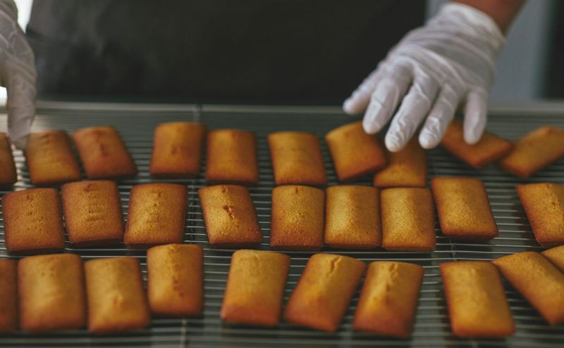 焼き菓子詰め合わせ　La Boite a bonheur  -la fleur -クッキー缶＋フィナンシェ9個 焼菓子 グルテンフリー 米粉 スイーツ 洋菓子 プレゼント ギフト 贈り物 茅ヶ崎市 神奈川
