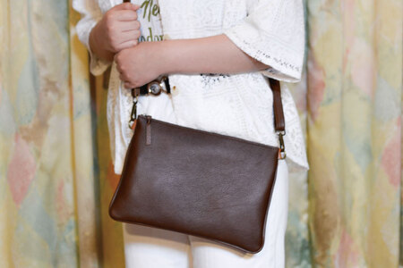 益子の革工房maharoのサコッシュ（M）キャメルブラウン｜栃木県 益子町 ふるさと納税 サコッシュ 革 肩掛け 日用品（AX113-1）