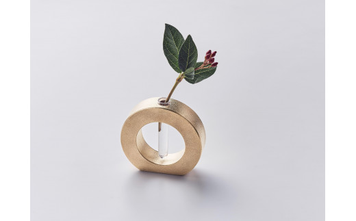 
機能的な工業部品に 花のうつわ としての美しさを。Bush of cooper
