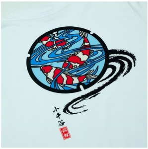 14P129-1 小千谷市 マンホールTシャツ 白（ホワイト） 錦鯉【Sサイズ】 紅白 新潟県小千谷市