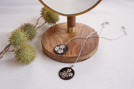 可憐なお花のインレイネックレス 岩手県 北上市 夢工房 D0535 アクセサリー ネックレス 工芸品 ファッション 雑貨