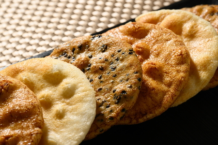 炭火手焼きせんべい組み合わせ（しょうゆ・しお味・ごま）各5枚入り | 煎餅 和菓子 せんべい センベイ 醤油 しょうゆ ゴマ 塩 しお 菓子 おやつ お茶請け 手焼き 手作り 詰合せ 詰め合わせセット