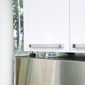 光沢仕上げ・冷蔵庫上ストッカー 幅63cm（脚部65cm）【シルバー】_1300400843_03