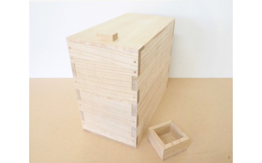 桐米びつ（10kgサイズ）防湿と防虫効果 桐箪笥の技術を生かした米びつ《サイズ：W21.3×D38×H33.5cm》高機密 工芸品 加茂市 加茂箪笥協同組合