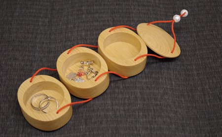 おとも箱 指物益田 小物入れ 薬入れ 薬入れケース アクセサリーケース 収納 薬ケース 小物ケースアクセサリー入れ 持ち運び 携帯用 木製 民芸品 工芸品 伝統工芸品 コンパクト 日用品 雑貨 東京 