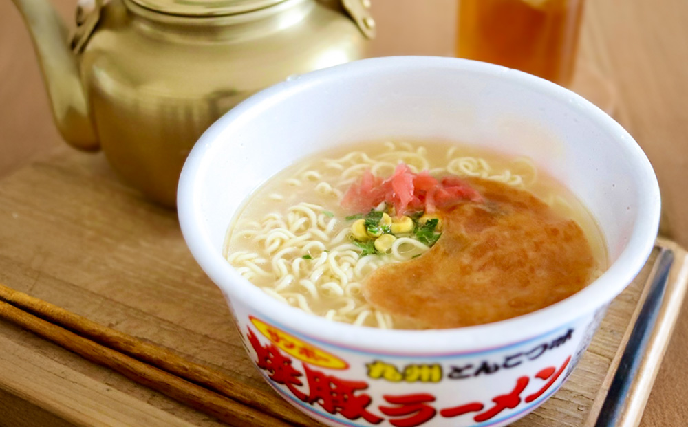 【年4回・四季の定期便】サンポー食品の定番商品　焼豚ラーメン 12食入(1ケース)【サンポー ラーメン 豚骨スープ 九州とんこつ カップめん 焼豚 濃厚 定番 コク ちぢれ麺】C6-J001305