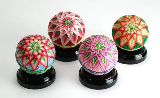 【加賀手まり】（水色）花てまり・小［黒塗台］