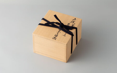 【有田焼】人間国宝十四代目今泉今右衛門作 色絵墨色・藍色墨はじき四季花文酒器セット / 佐賀県[41AAAY003]